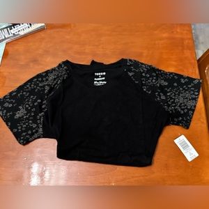 BNWT Torrid size 2 Black T-shirt with leopard sleeve pattern